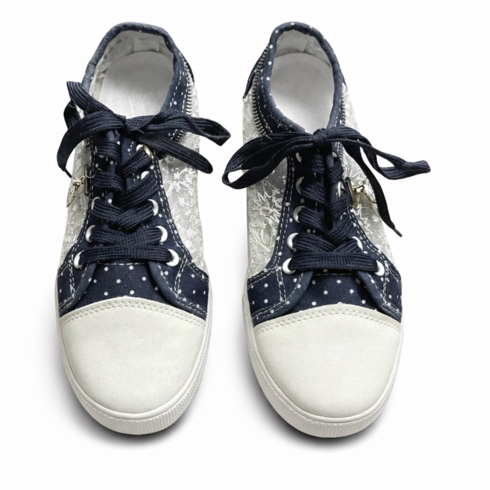 Women’s Lace Mesh Embroidered Sneakers Size 7.5 / EU 38 Canvas Lace-Up. Worn 1X